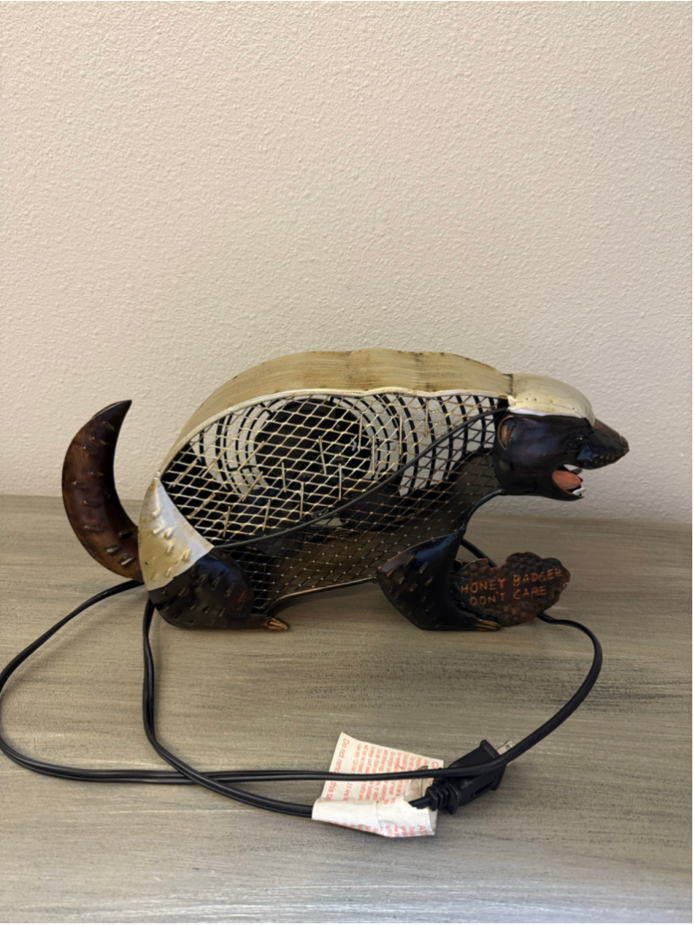 Vintage Novelty Honey Badger Metal Desk Fan – Excellent Working Condition